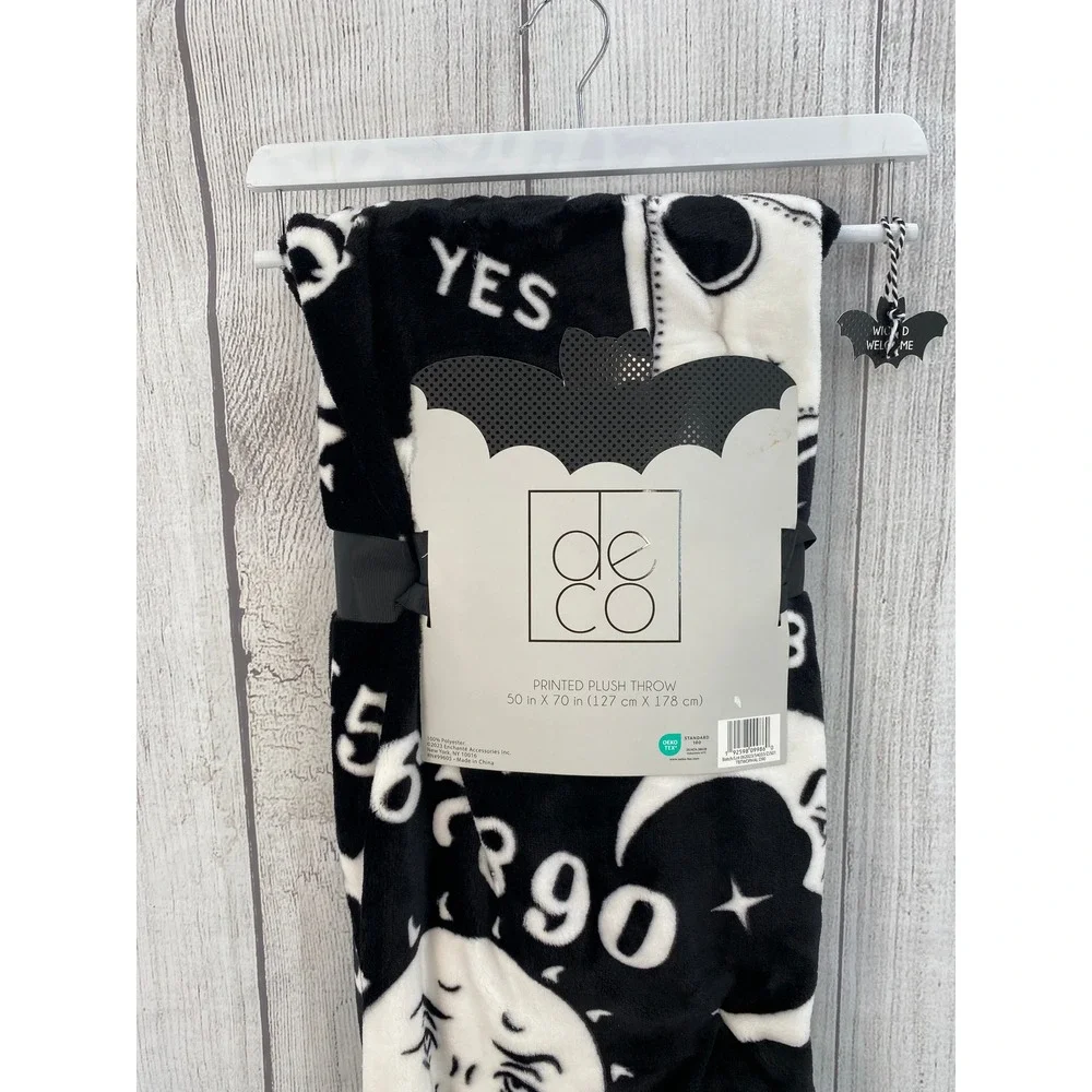 Deco plush throw